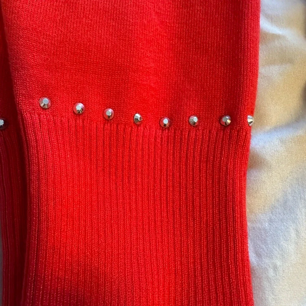 DKNY Women’s Crew neck Stud‎ Trim, Split Hem Sweater NWT Size M - Picture 8 of 10